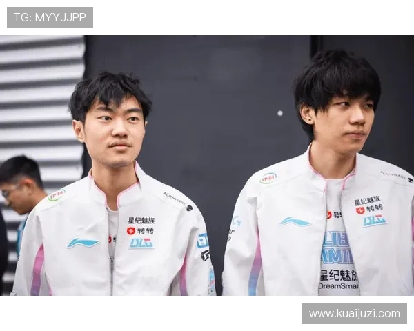 赛后分析：FPX与BLG在比赛中的战术意识与决策对比探讨