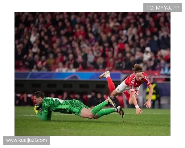 巴萨与尤文图斯首回合激战回顾球迷热情高涨的精彩瞬间