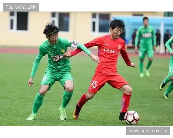 延边富德与内蒙古球队的激烈对决展现足球魅力与团队精神 延边富德与内蒙古球队的激烈对决展现足球魅力与团队精神