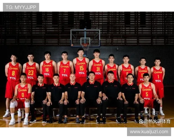 男篮红队迎战埃及队全力争胜展现实力与团队合作精神