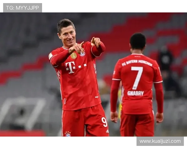 莱万重返安联球场引发拜仁球迷愤怒狂嘘背叛与忘恩负义的争议 莱万重返安联球场引发拜仁球迷愤怒狂嘘背叛与忘恩负义的争议