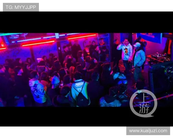 重庆足球队节奏之争引发热议球迷与专家各执己见