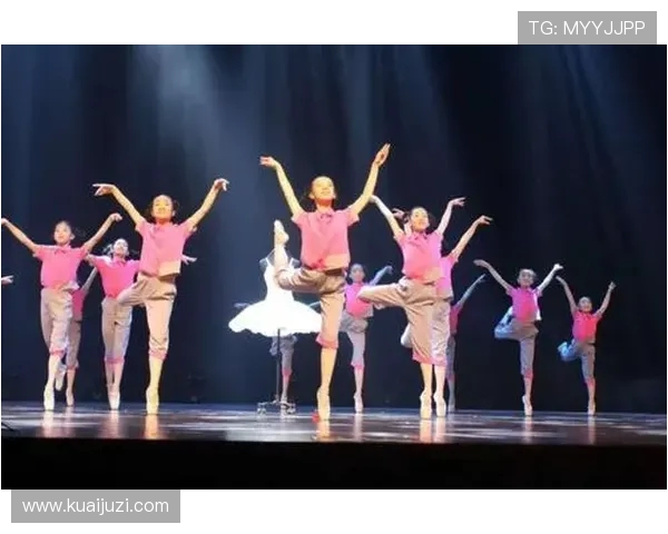 全运会特别报道:重庆足球队如何逆风翻盘实现辉煌梦想之旅 全运会特别报道:重庆足球队如何逆风翻盘实现辉煌梦想之旅